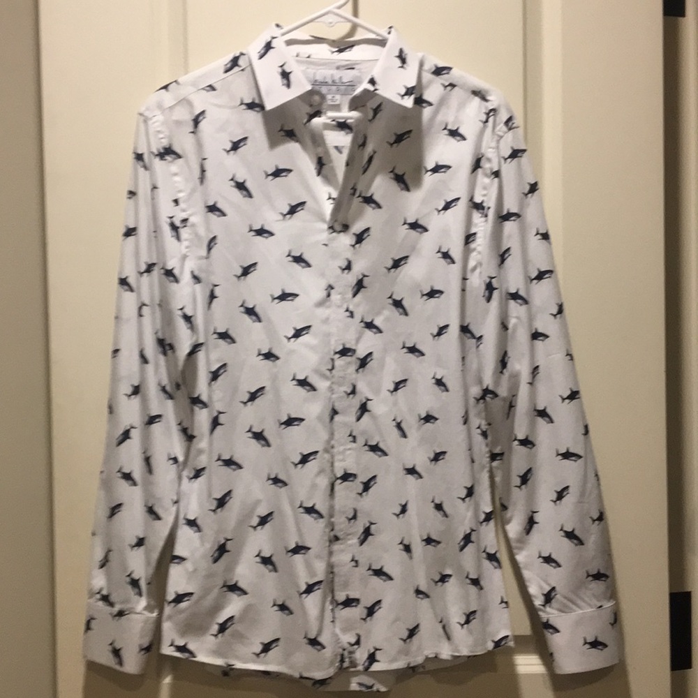Like New!Nicole Miller men Button Down Shark fishing collared dress shirt size M